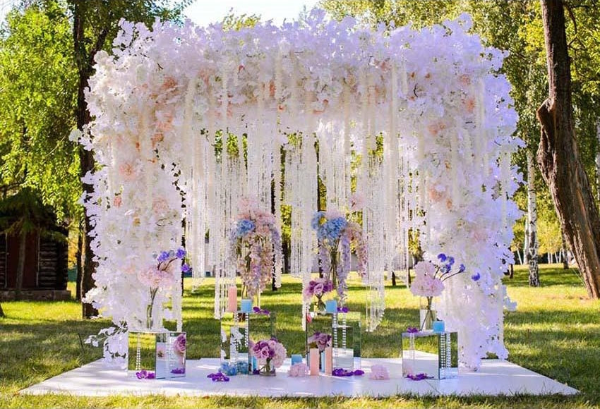 Toile de fond de fleurs blanches pour la cérémonie de mariage photographique