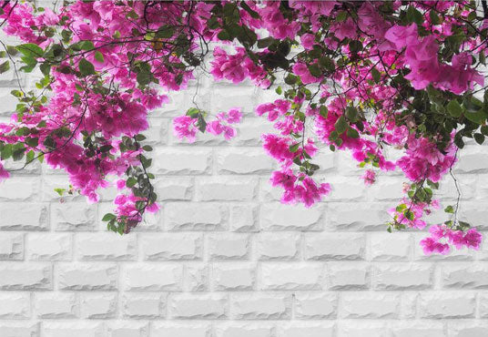 Toile de fond de fleurs roses de mur de briques blanches pour la photographie