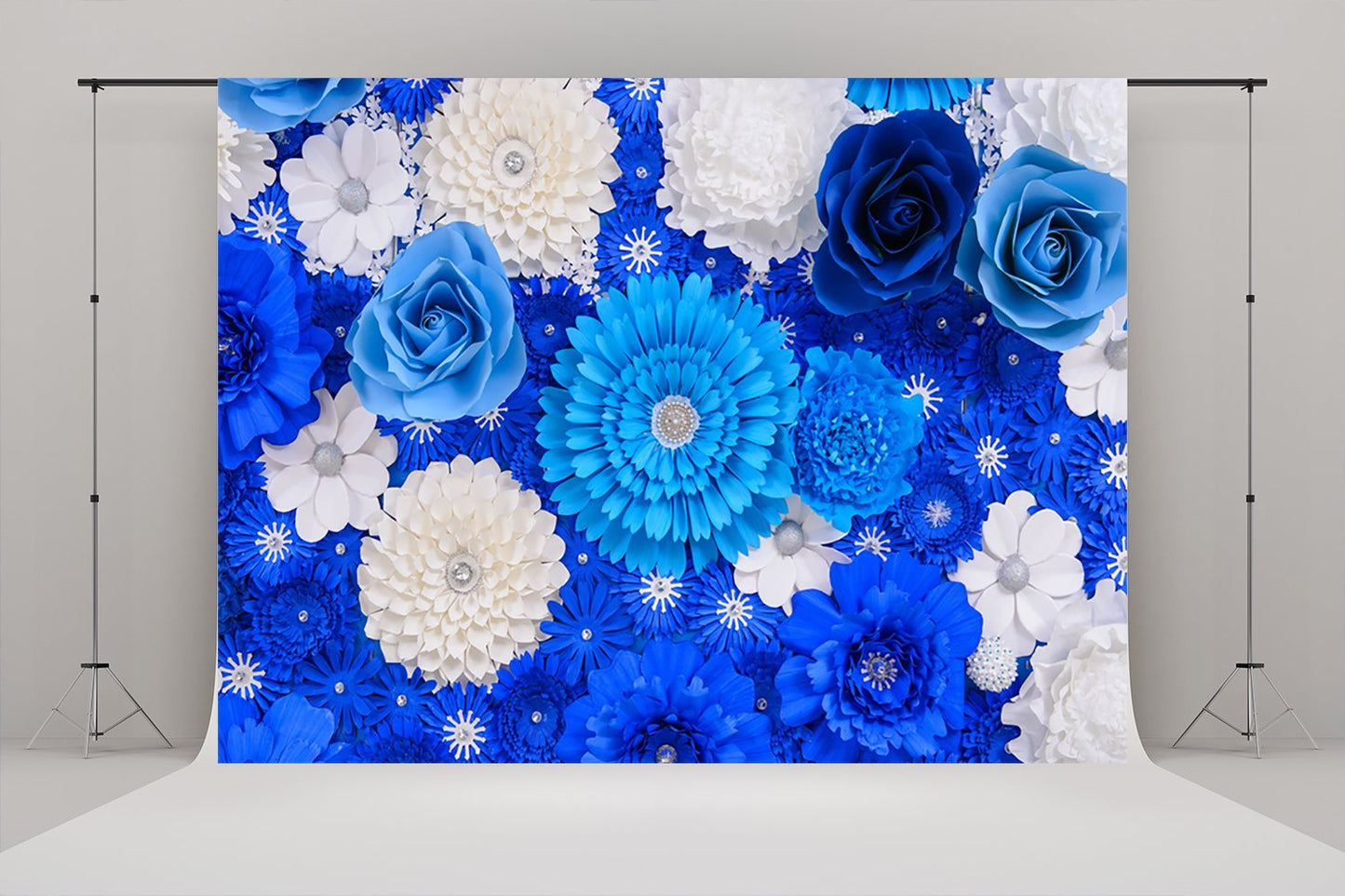 Toile de fond de décors de mariage de fleurs bleues et blanches pour l'anniversaire