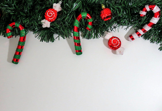 Toile de fond de Noël de bonbon d'herbe de mur blanc pour la photographie